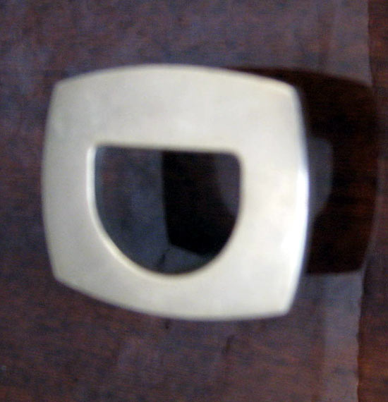 This fun Italian art deco bar cart is from the 1940’s and is veneered in rosewood polished to a high gloss.